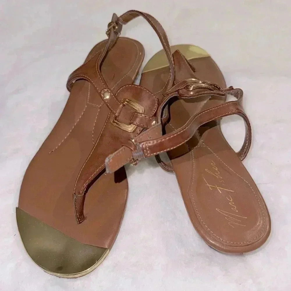 Marc Fisher Tan T-Strap Gold Toe Sandals Size 8 - Picture 1 of 12
